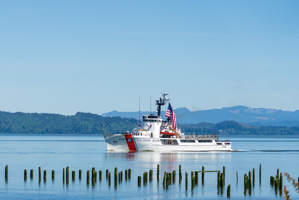 Coast Guard Cutter Alert departs Astoria, Oregon