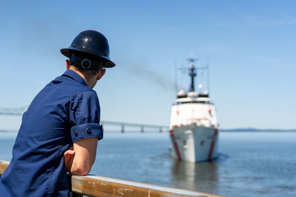 Coast Guard Cutter Alert departs Astoria, Oregon