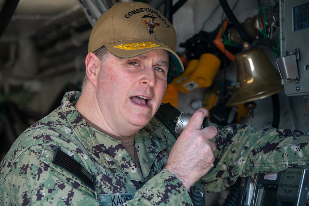 USS New Orleans (LPD 18) hosts Vice Adm. Kacher, Commander, U.S. 7th Fleet