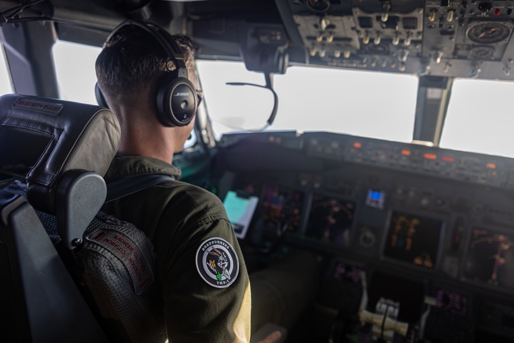 MRF-D 24.3: U.S. Marine Corps C-40A pilots fly Marines, Sailors to Darwin following HADR exercise in Papua New Guinea