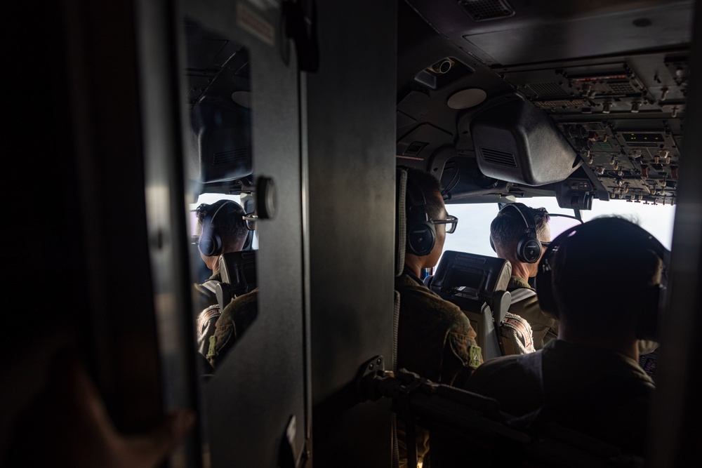 MRF-D 24.3: U.S. Marine Corps C-40A pilots fly Marines, Sailors to Darwin following HADR exercise in Papua New Guinea