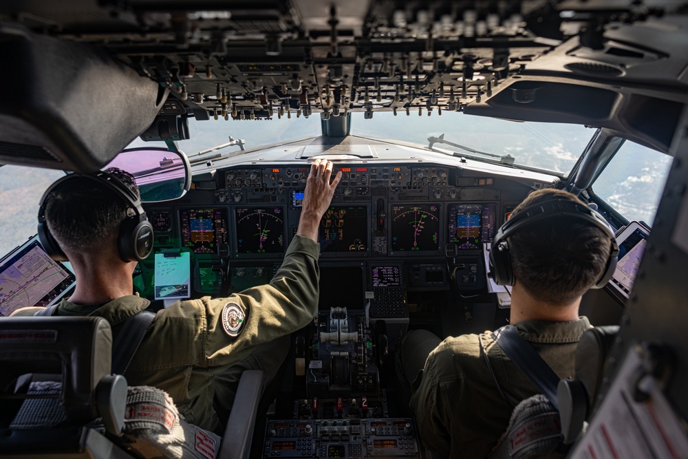 MRF-D 24.3: U.S. Marine Corps C-40A pilots fly Marines, Sailors to Darwin following HADR exercise in Papua New Guinea