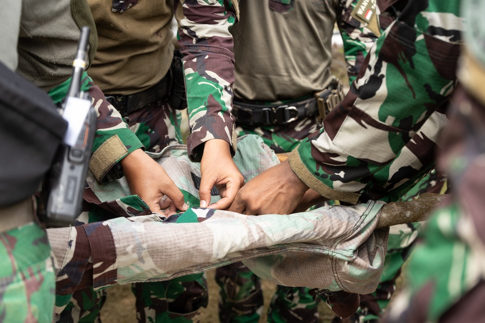 Indonesian Korps Marinir, 1st Recon Bn. Marines exchange casualty care practices