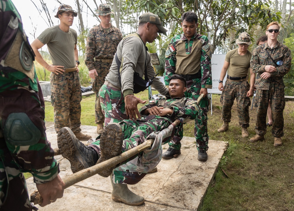 Indonesian Korps Marinir, 1st Recon Bn. Marines exchange casualty care practices