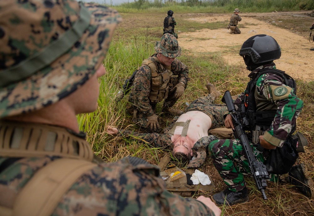 Indonesian Korps Marinir, 1st Recon Bn. Marines exchange casualty care practices