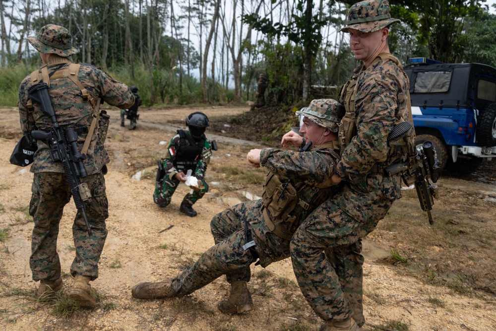 Indonesian Korps Marinir, 1st Recon Bn. Marines exchange casualty care practices