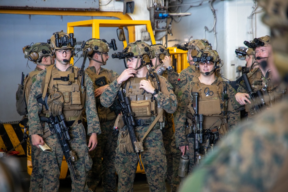 WSP ARG-24th MEU Conducts VBSS