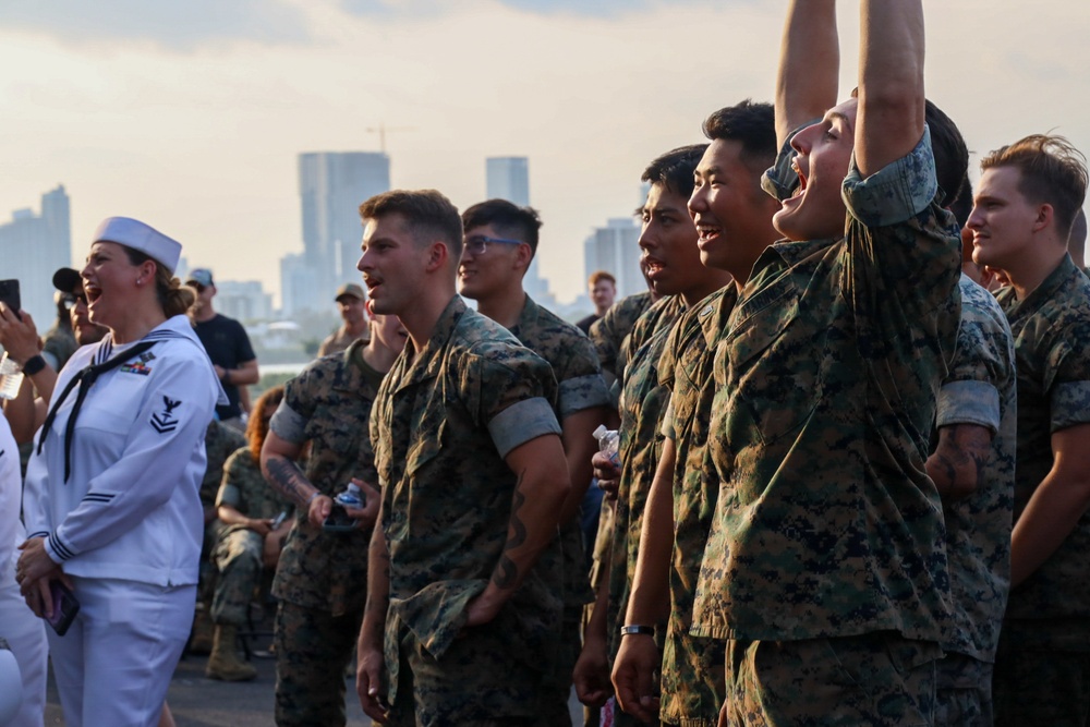 USO Farewell Concert Fleet Week Miami