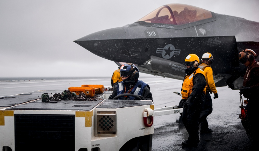George Washington conducts Rainy Flight Operations