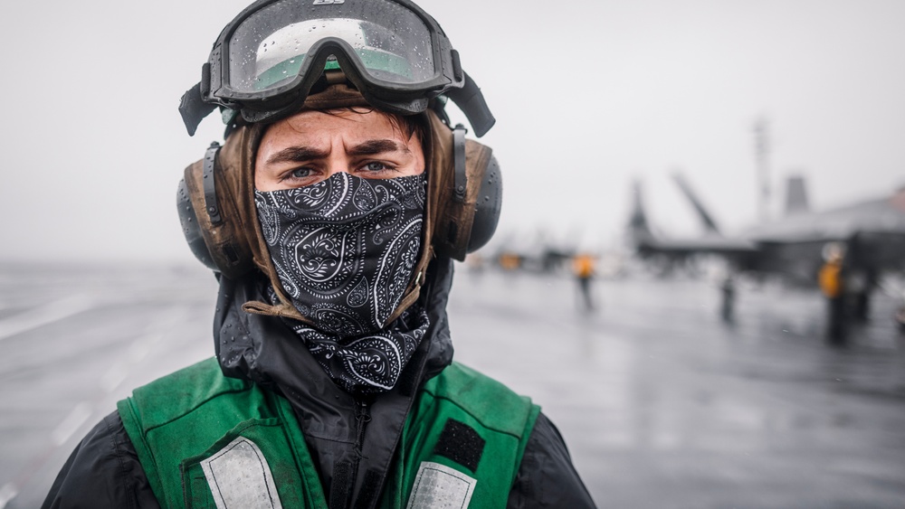 George Washington conducts Rainy Flight Operations