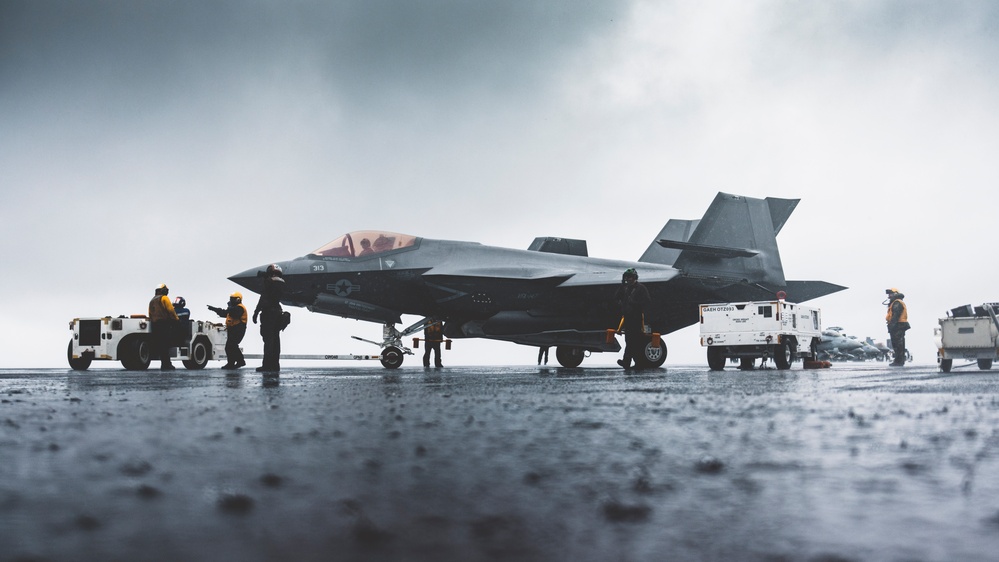 George Washington conducts Rainy Flight Operations
