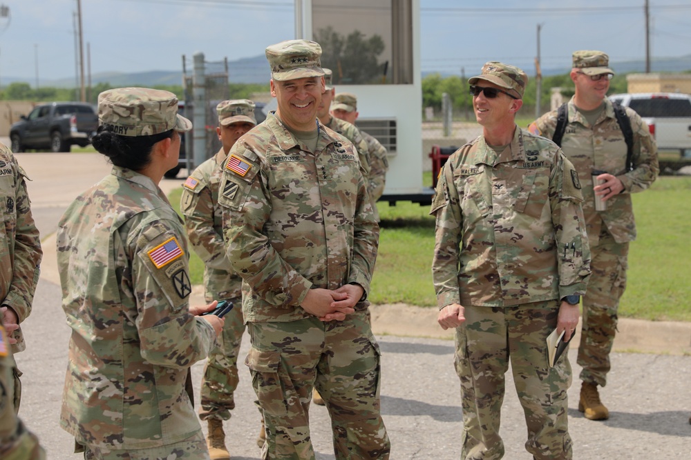 III Armored Corps Commanding General conducts battlefield circulation