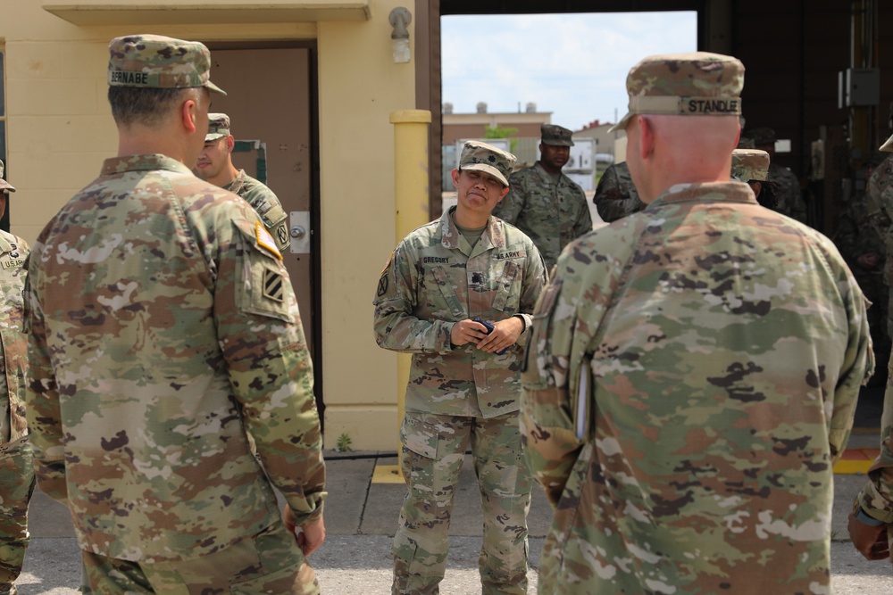 III Armored Corps Commanding General conducts battlefield circulation