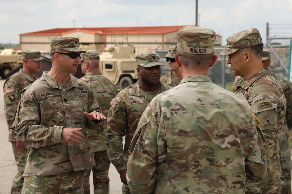 III Armored Corps Commanding General conducts battlefield circulation