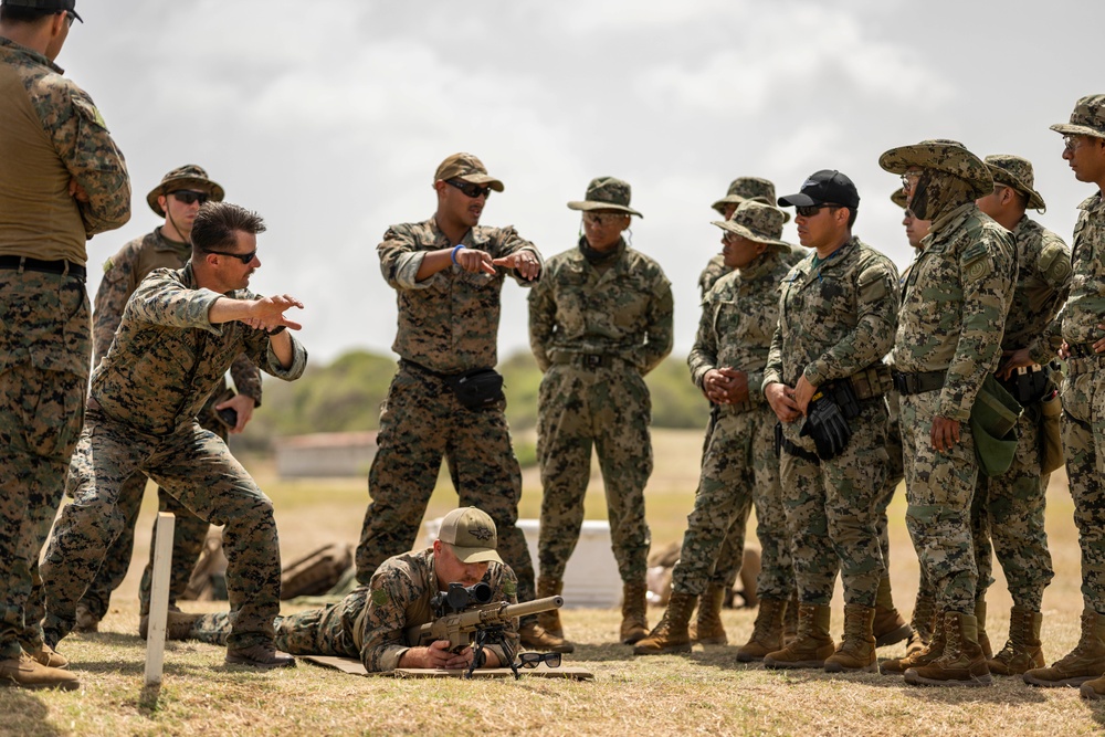 4th Reconnaissance Battalion share marksmanship expertise with members of the Mexican marines at TRADEWINDS 24