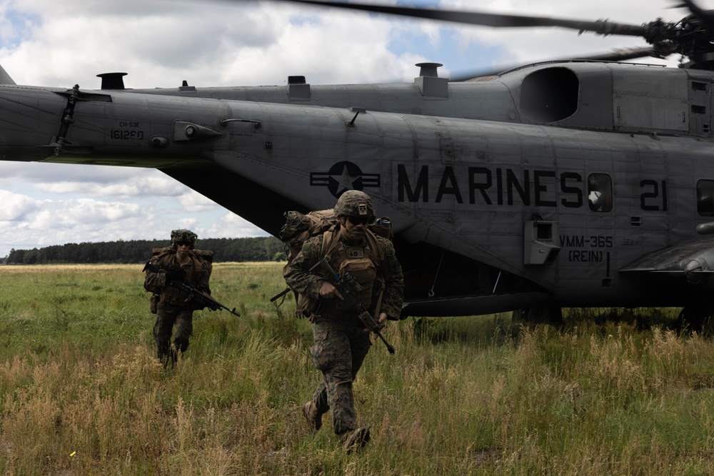 WSP ARG-24th MEU Conducts Amphibious Assault During COMPTUEX