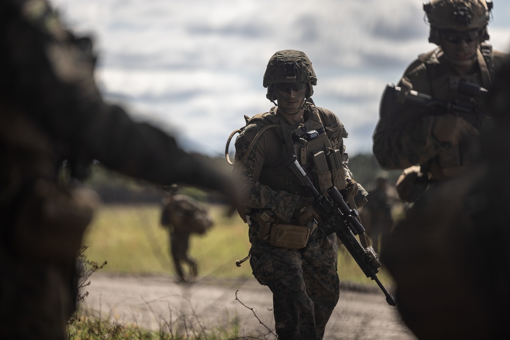 WSP ARG-24th MEU Conducts Amphibious Assault During COMPTUEX