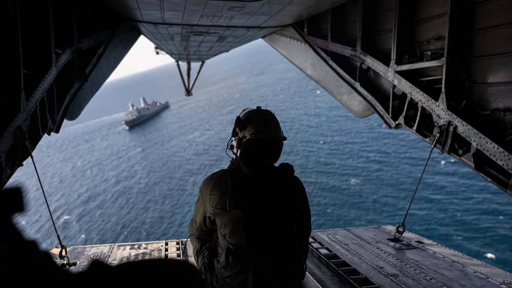 WSP ARG-24th MEU Conducts Amphibious Assault During COMPTUEX