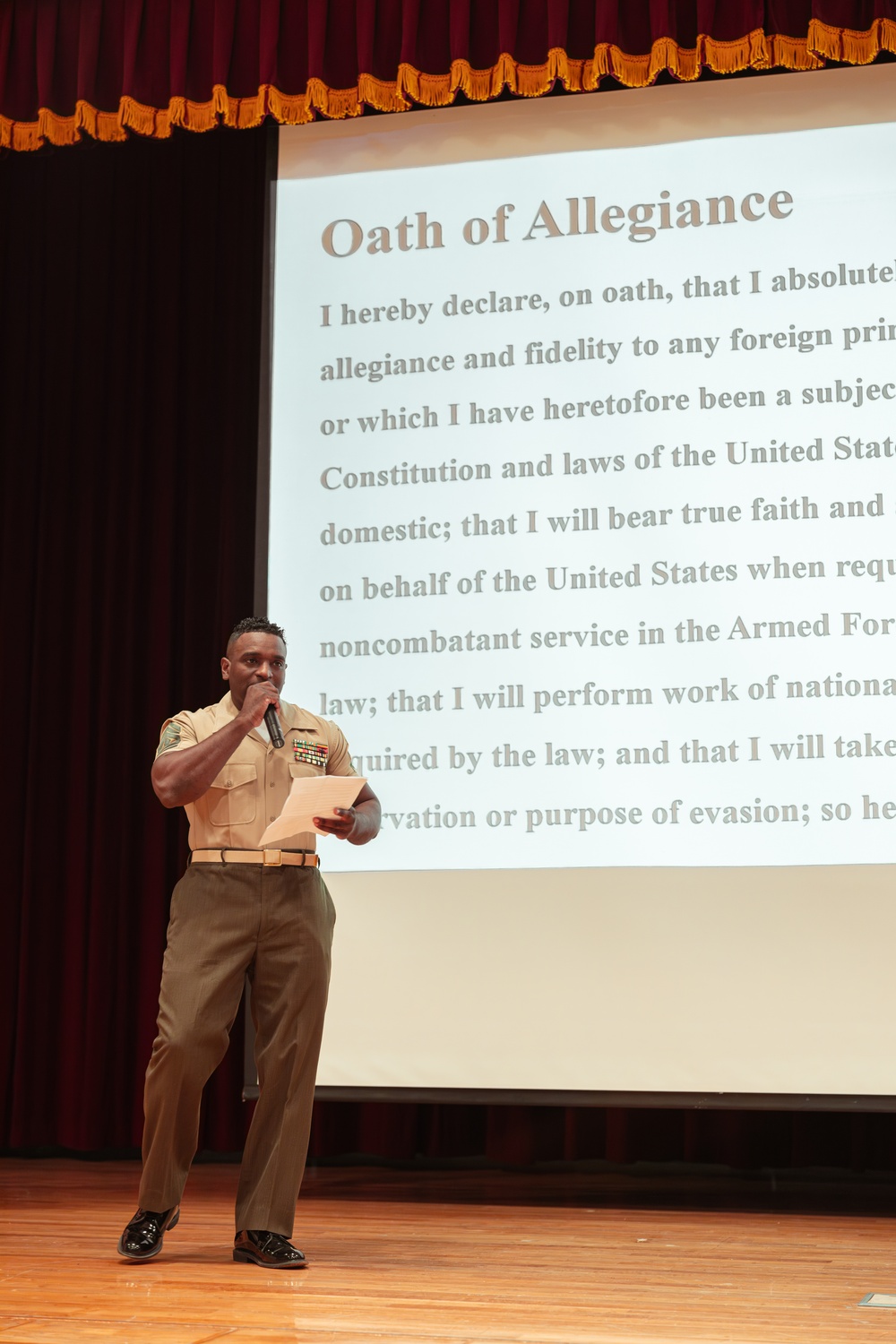 Camp Foster welcomes 15 new US citizens through naturalization ceremony