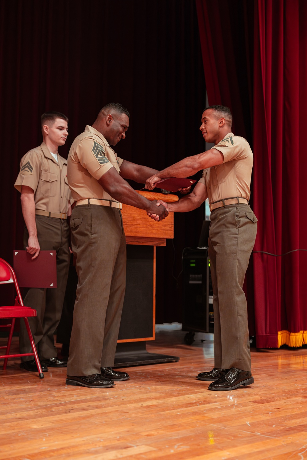 Camp Foster welcomes 15 new US citizens through naturalization ceremony