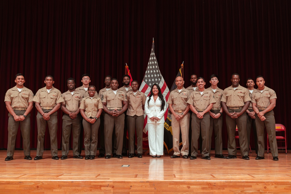 Camp Foster welcomes 15 new US citizens through naturalization ceremony