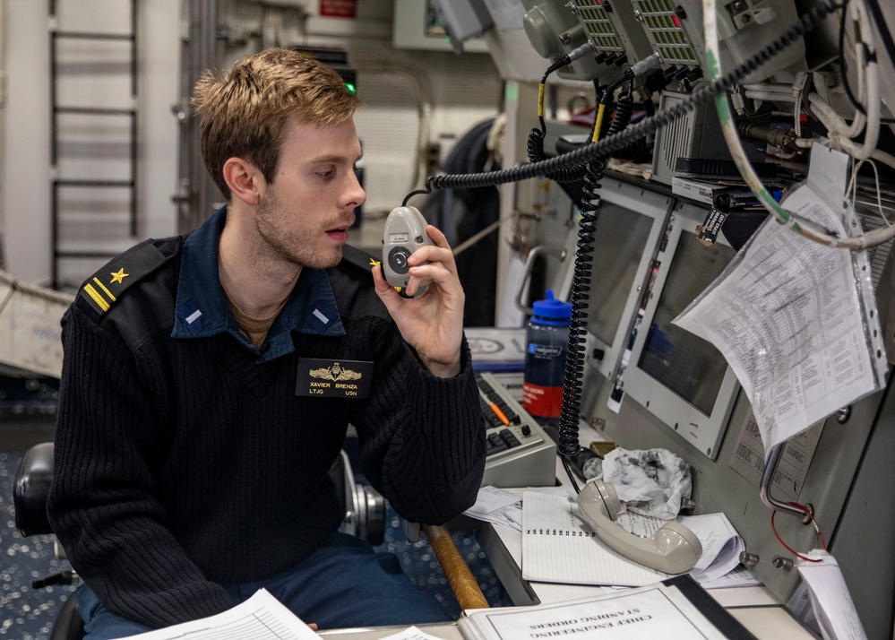 USS Dewey Conducts Replenishment-at-Sea with USNS Cesar Chavez, April 11