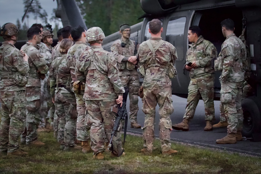 173rd Airborne Brigade Sharpens Skills in Sweden with Cold Load Training Ahead of Swift Response 24 Mission