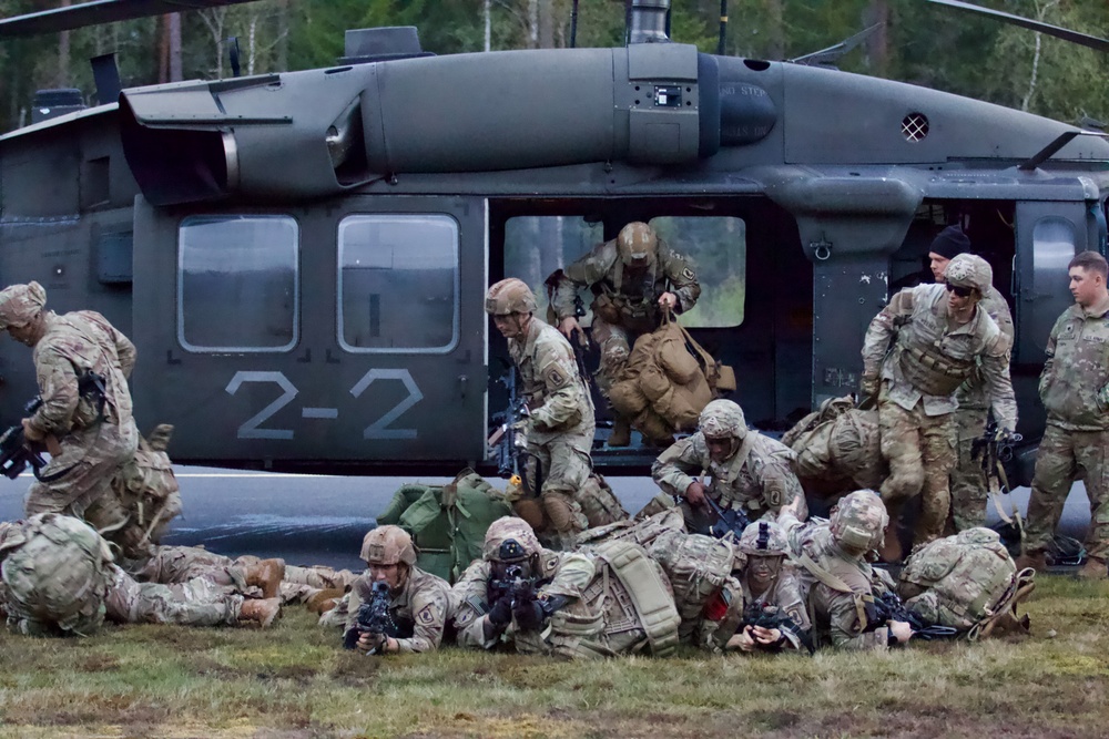 173rd Airborne Brigade Sharpens Skills in Sweden with Cold Load Training Ahead of Swift Response 24 Mission