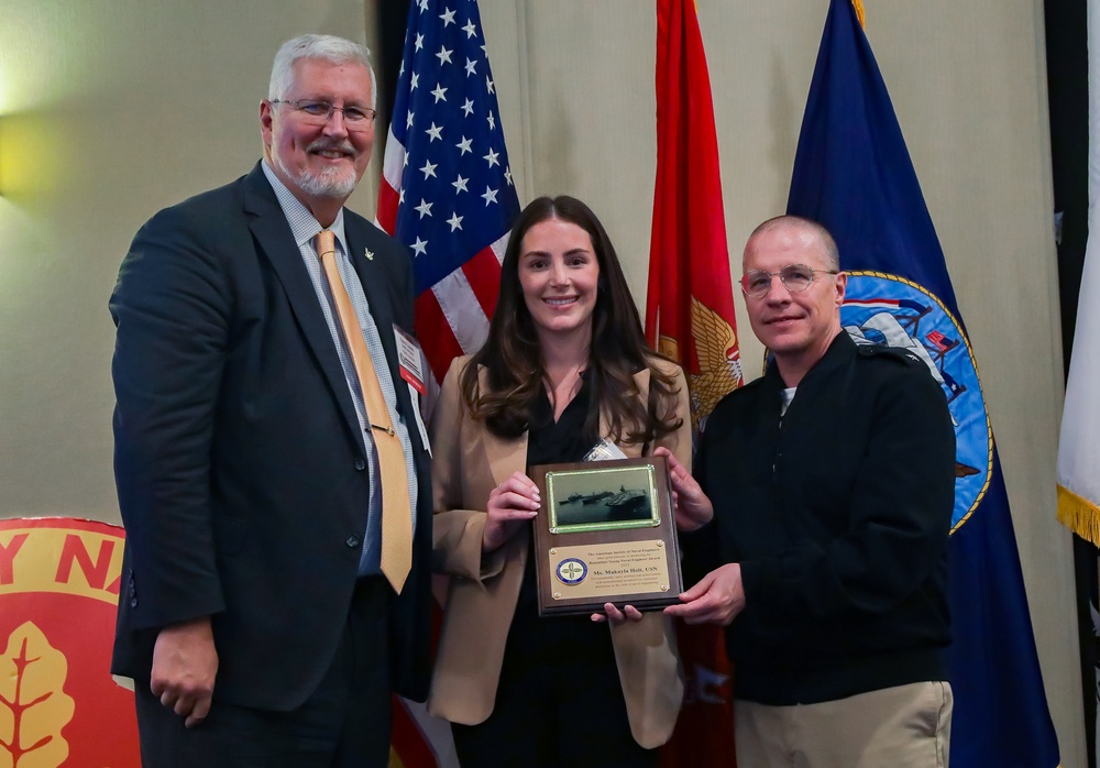 NSWCPD’s Makayla Holt Receives Rosenblatt Young Naval Engineer Award