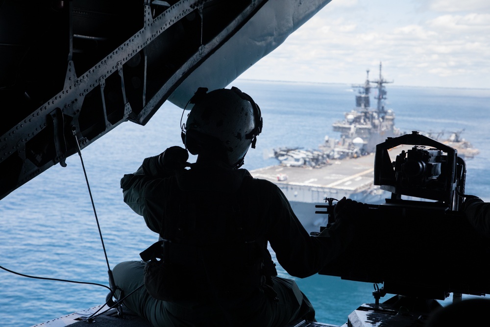 WSP ARG-24th MEU Conducts Amphibious Assault During COMPTUEX