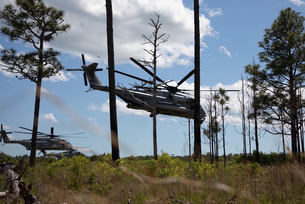 WSP ARG-24th MEU Conducts Amphibious Assault During COMPTUEX