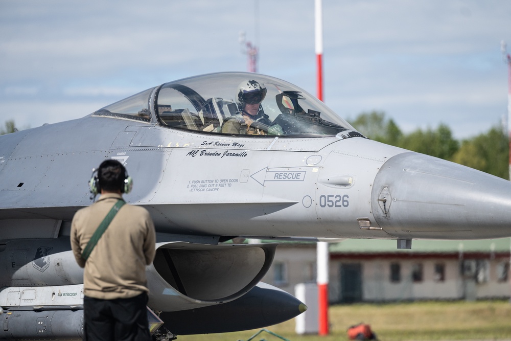 AK24: Vipers take to the skies, conduct joint hot pit refueling with Lithuanian Air Force