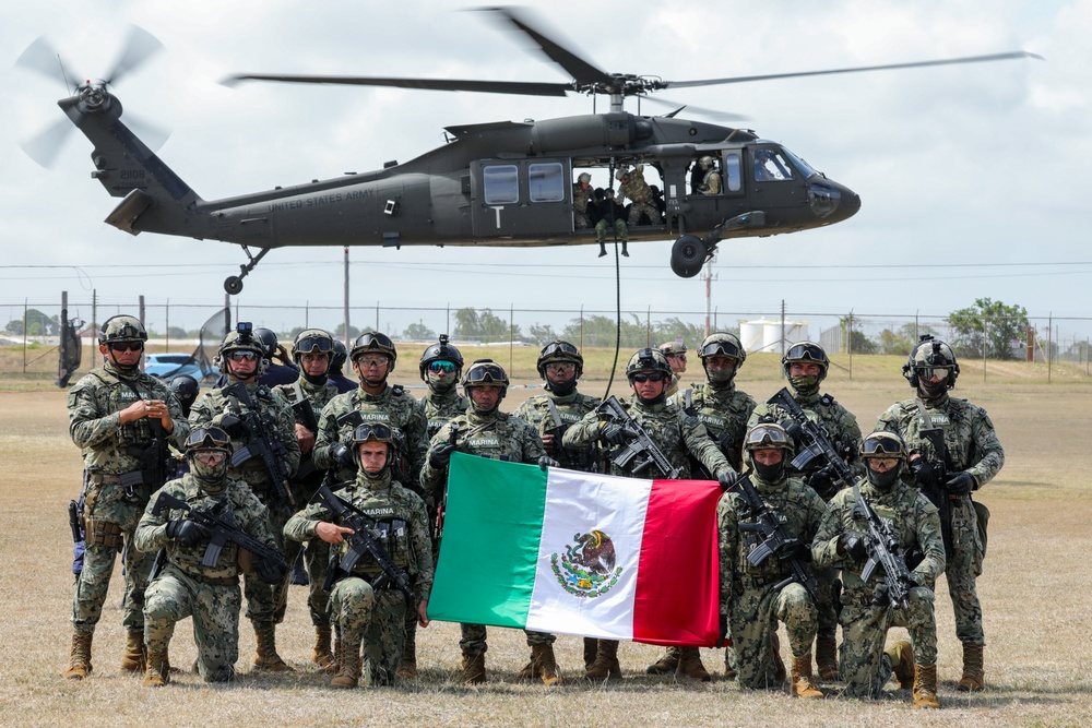 Mexican navy special forces enhance capabilities during fast rope insertion and extraction systems training