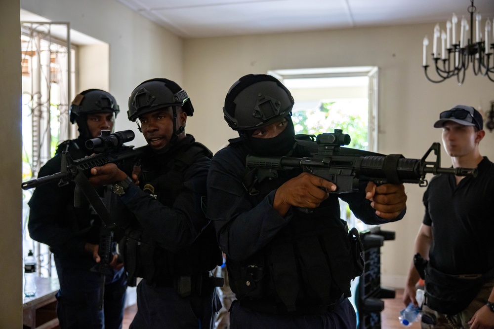 Barbados Police Tactical Response Unit Receives Expert Feedback from Interagency Training Specialist at TRADEWINDS 24