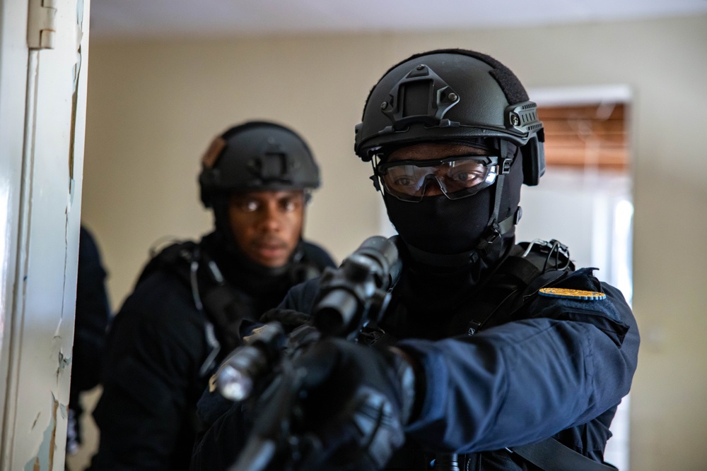 Barbados Police Tactical Response Unit Receives Expert Feedback from Interagency Training Specialist at TRADEWINDS 24