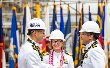 USS Chung-Hoon (DDG 93) Awarded Navy Battle “E” Excellence Award during Change of Command Ceremony