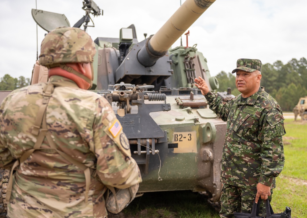 Colombian army visits 263rd AAMDC major subordinate command