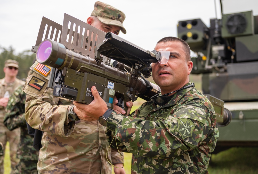 Colombian army visits 263rd AAMDC major subordinate command