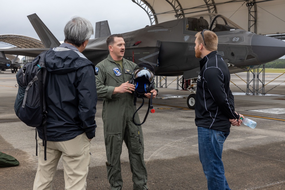 Chris Buescher visits MCAS Beaufort