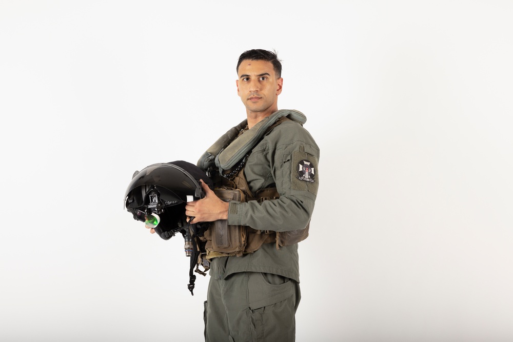 America’s Airshow: Marines pose for Content