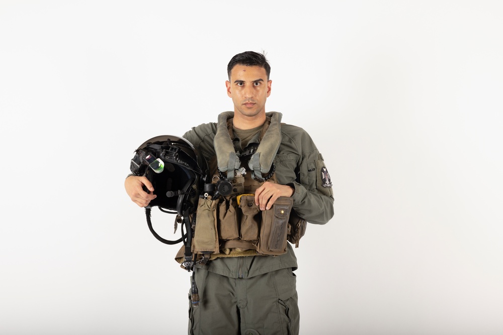 America’s Airshow: Marines pose for Content
