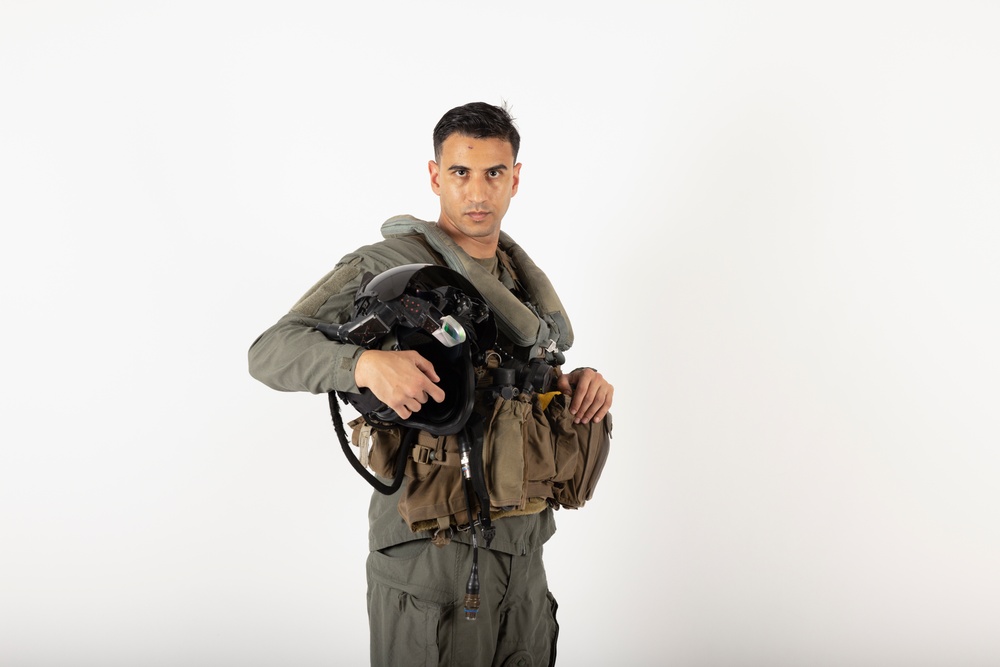 America’s Airshow: Marines pose for Content