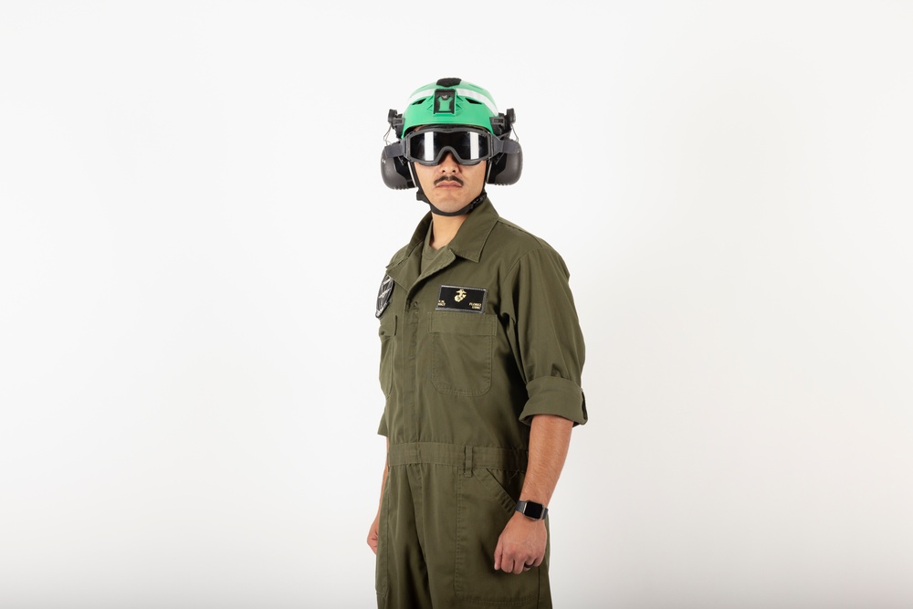 America’s Airshow: Marines pose for Content