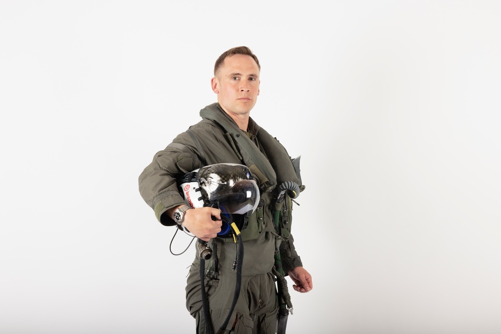America’s Airshow: Marines pose for Content