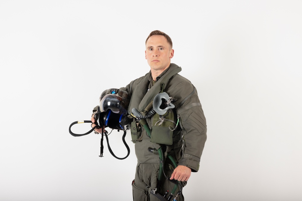America’s Airshow: Marines pose for Content