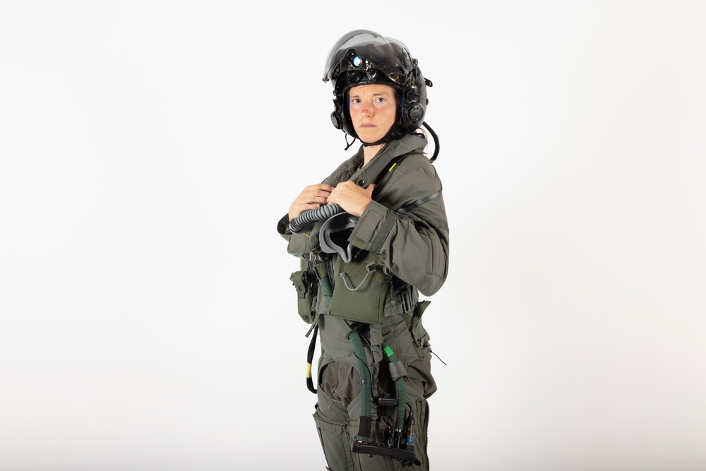 America’s Airshow: Marines pose for Content