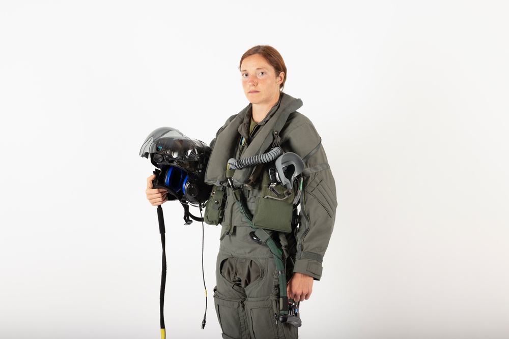 America’s Airshow: Marines pose for Content