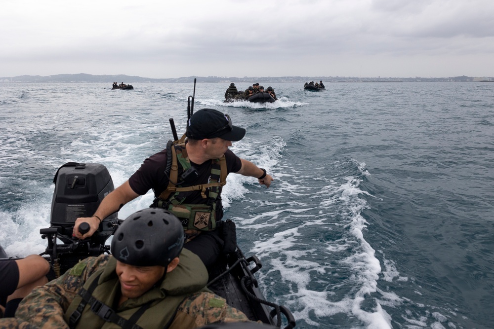 III Marine Expeditionary Force EOTG enhances small boat operation skills