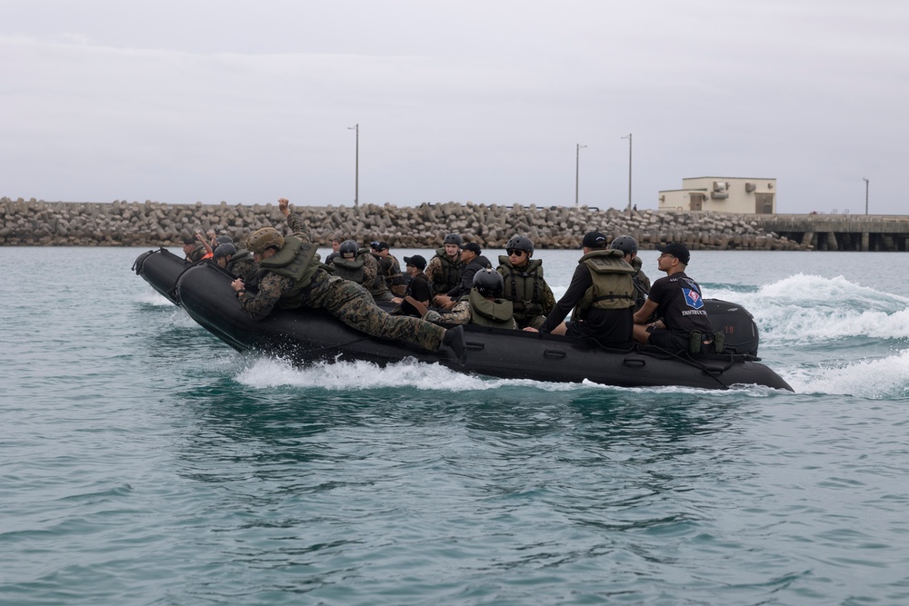 III Marine Expeditionary Force EOTG enhances small boat operation skills