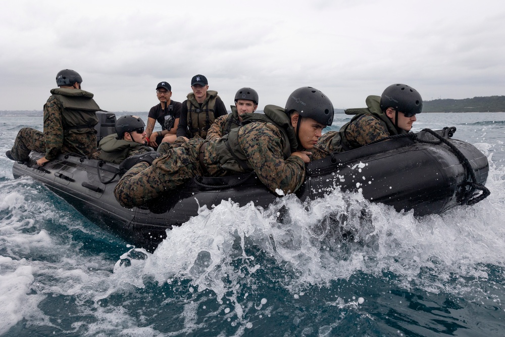 III Marine Expeditionary Force EOTG enhances small boat operation skills